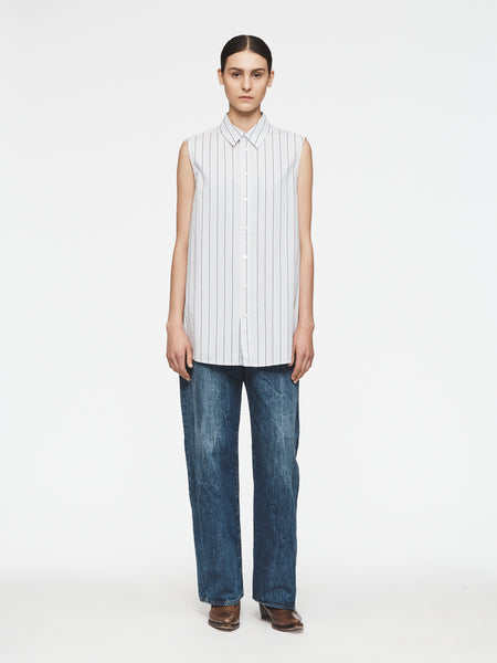 Sleeveless Buttondown Shirt in Light Blue/Navy Stripe