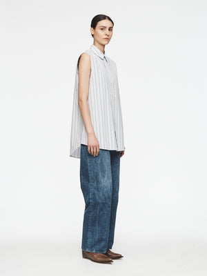 Sleeveless Buttondown Shirt in Light Blue/Navy Stripe