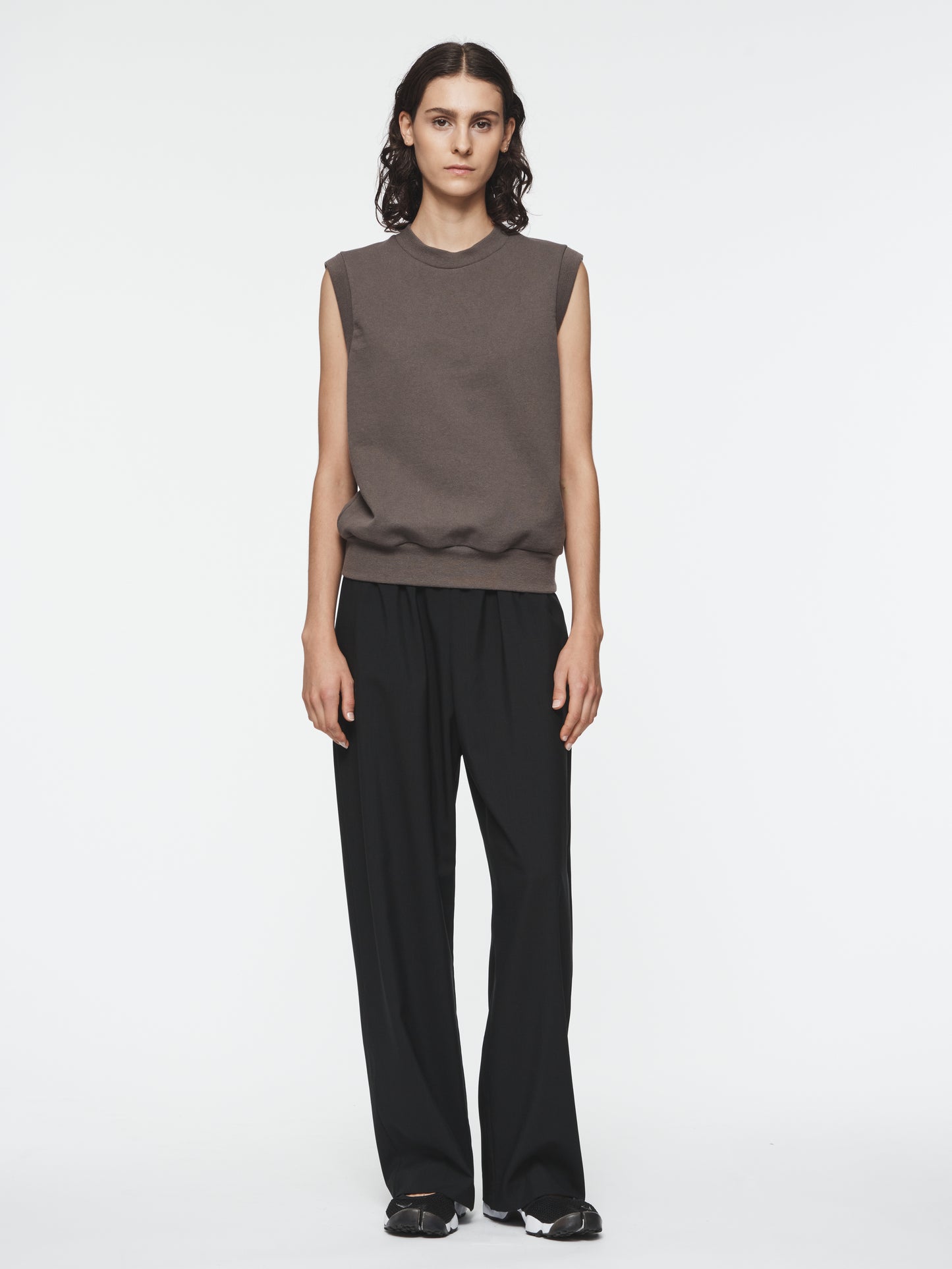 Sleeveless Sweatshirt in Washed Bark