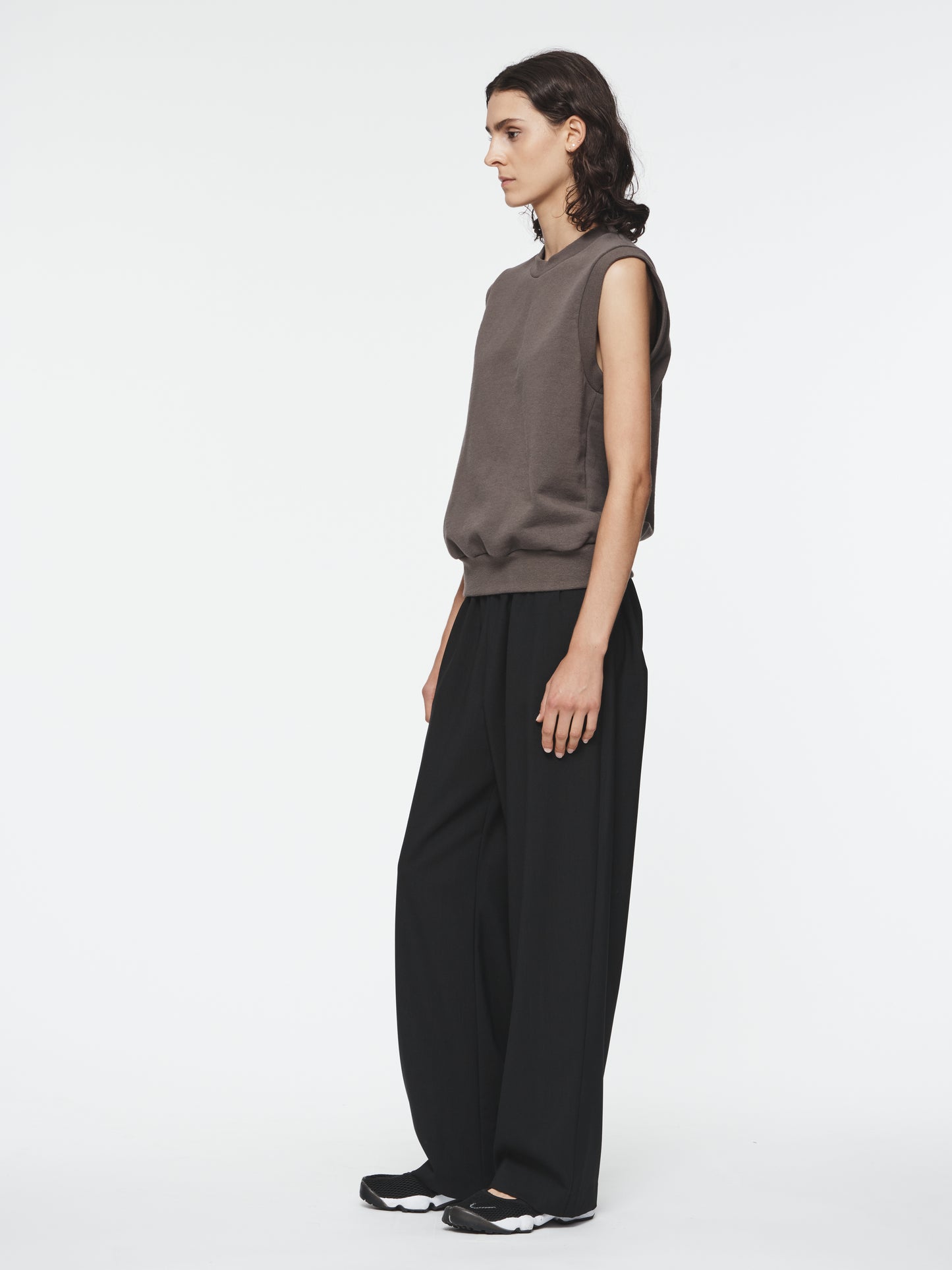 Sleeveless Sweatshirt in Washed Bark