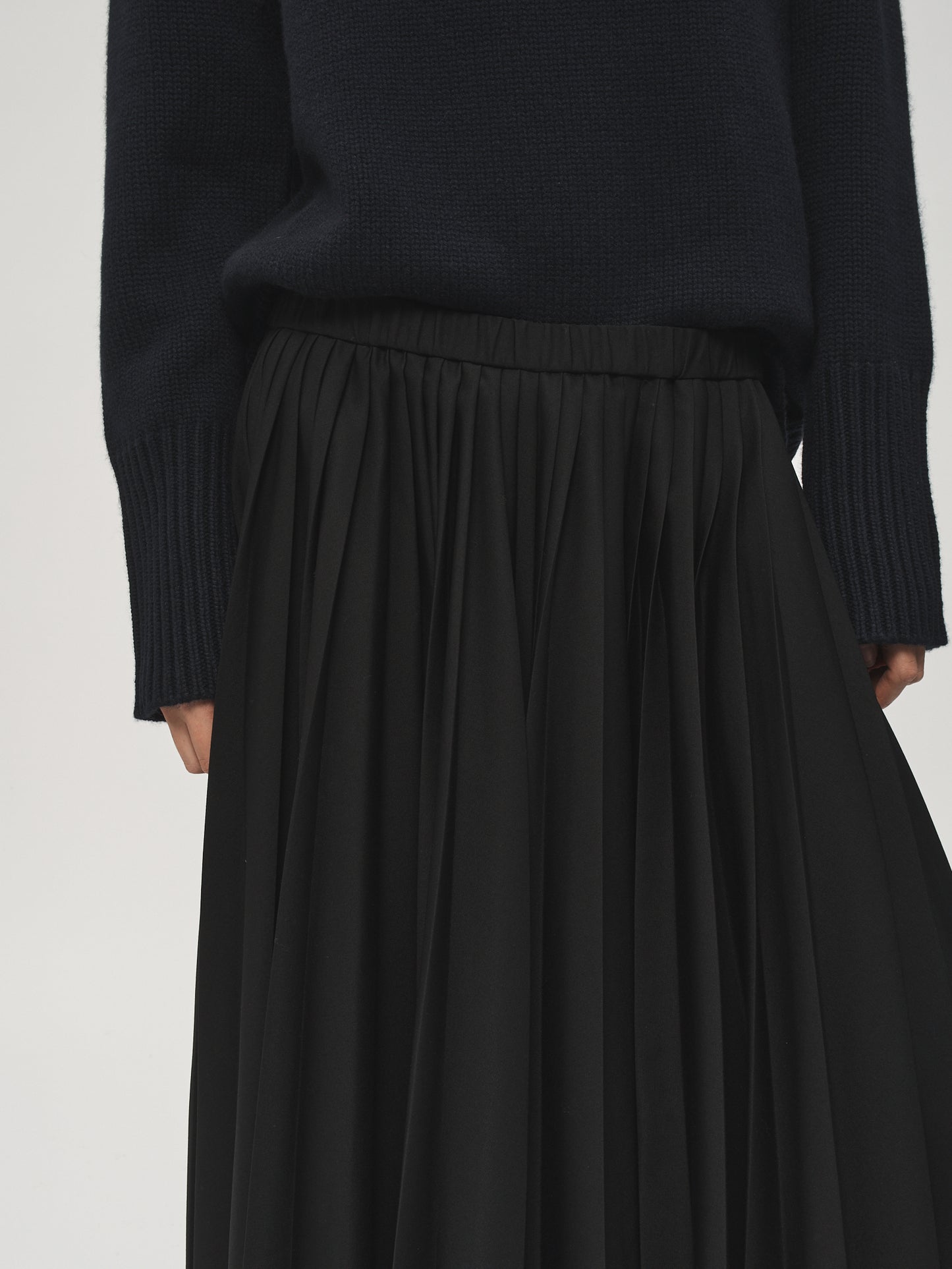 Pull-On Pleated Skirt Black