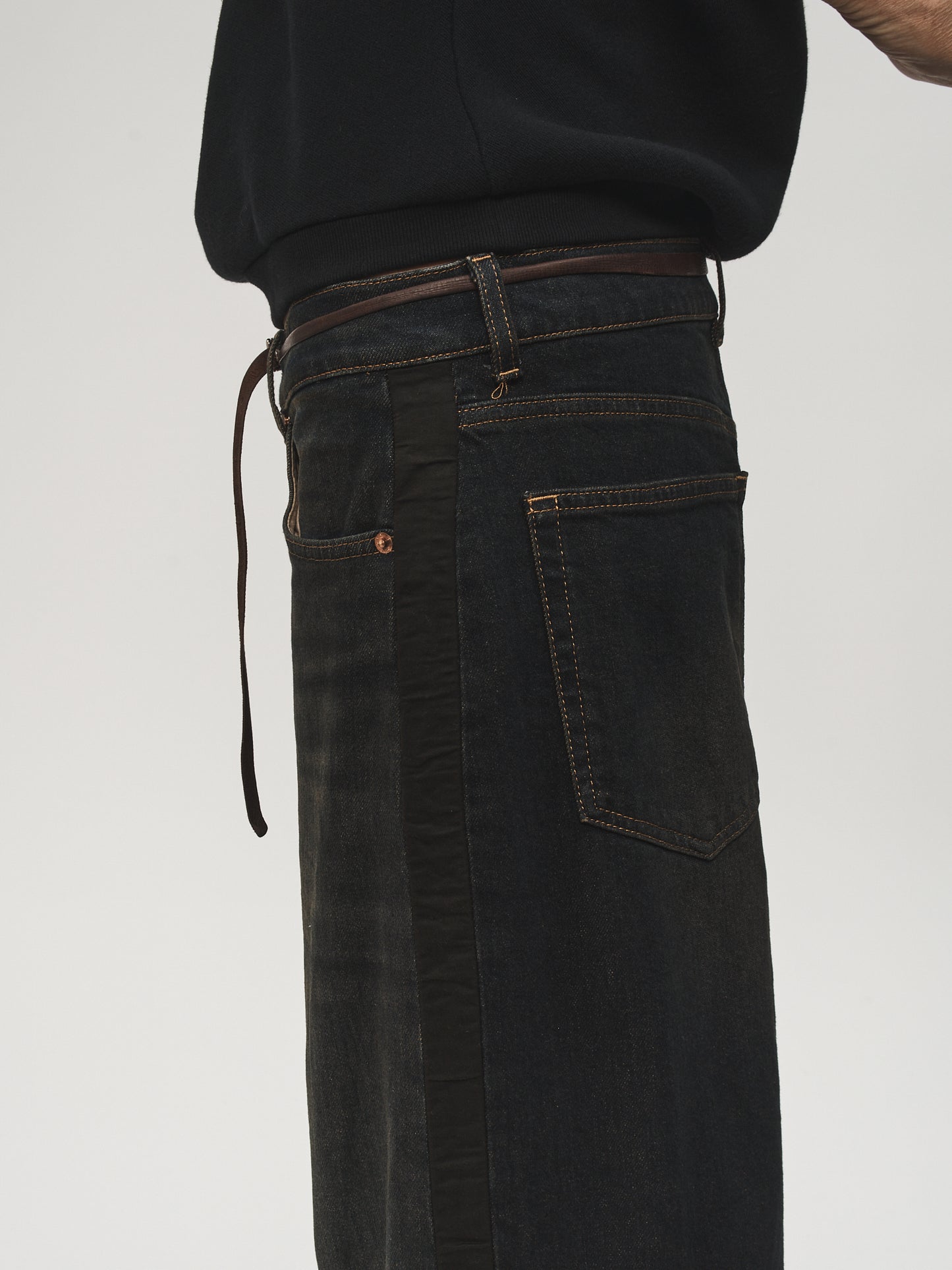 Tuxedo Roomy Mojave with Black Stripe